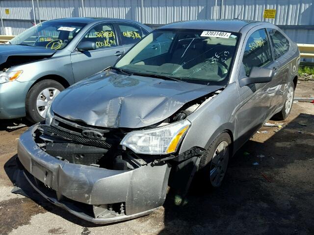 1FAHP32N28W295514 - 2008 FORD FOCUS GRAY photo 2