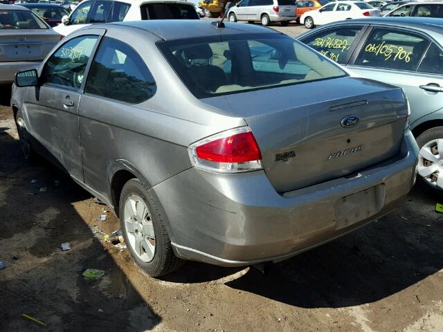 1FAHP32N28W295514 - 2008 FORD FOCUS GRAY photo 3