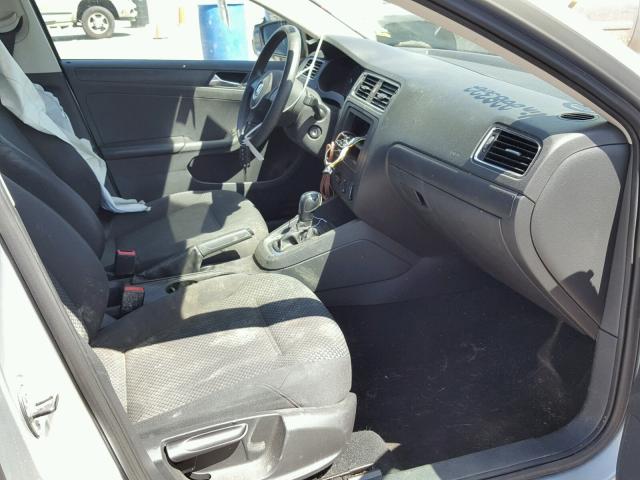3VW2K7AJ5DM228322 - 2013 VOLKSWAGEN JETTA BASE 银色 照片 5