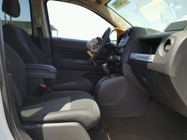 1C4NJCBAXED881851 - 2014 JEEP COMPASS SP WHITE photo 5