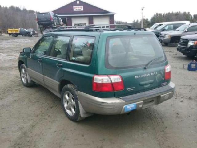 JF1SF65551H764787 - 2001 SUBARU FORESTER S GREEN photo 3