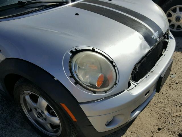 WMWML33559TX36040 - 2009 MINI COOPER CLU SILVER photo 9