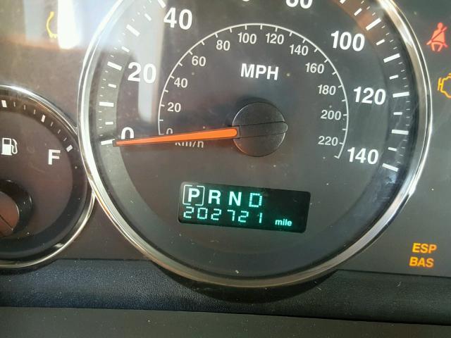 1J8HG48K06C105035 - 2006 JEEP COMMANDER BEIGE photo 8