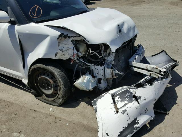 JTLKE50E581031290 - 2008 TOYOTA SCION XB WHITE photo 9