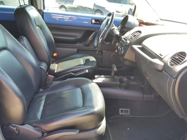 3VWCD21C11M427558 - 2001 VOLKSWAGEN NEW BEETLE 蓝色 照片 5