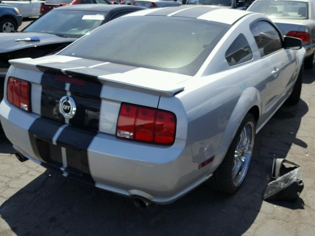 1ZVHT82H355136299 - 2005 FORD MUSTANG GT SILVER photo 4