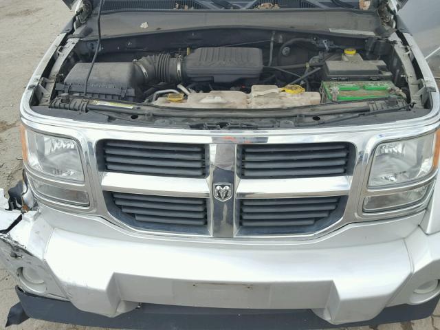 1D8GU28K07W663579 - 2007 DODGE NITRO SXT SILVER photo 7