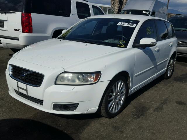 YV1390MW5A2532278 - 2010 VOLVO V50 2.4I WHITE photo 2