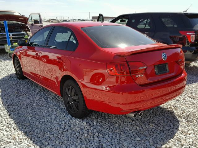 3VW2K7AJ2BM378465 - 2011 VOLKSWAGEN JETTA BASE RED photo 3