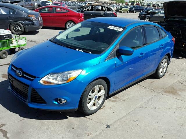 1FAHP3F26CL242955 - 2012 FORD FOCUS BLUE photo 2