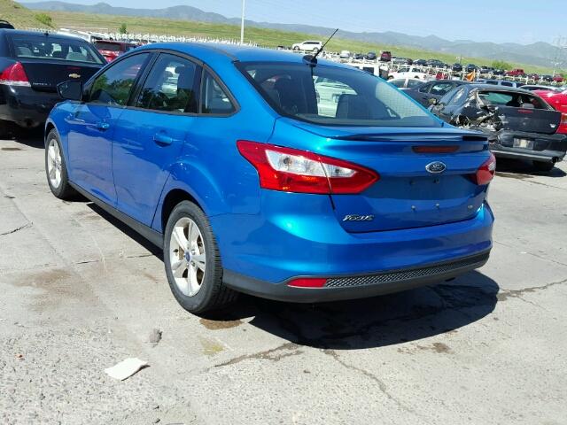 1FAHP3F26CL242955 - 2012 FORD FOCUS BLUE photo 3