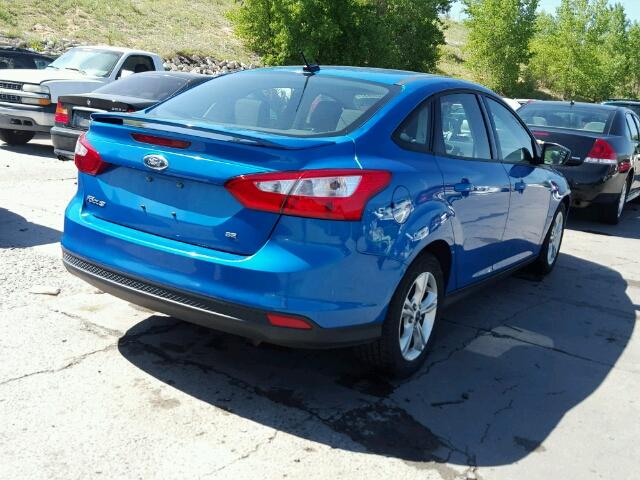 1FAHP3F26CL242955 - 2012 FORD FOCUS BLUE photo 4