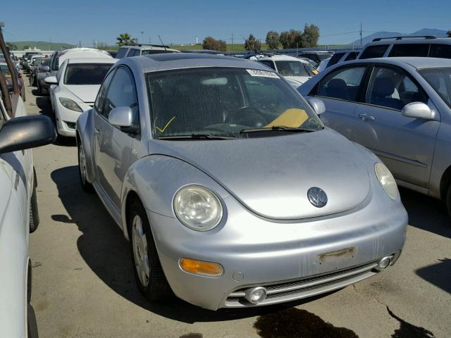3VWDD21C5YM488829 - 2000 VOLKSWAGEN NEW BEETLE 银色 照片 1
