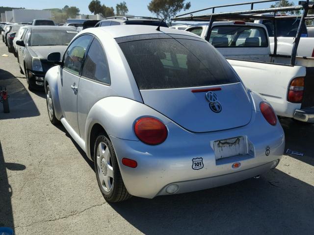 3VWDD21C5YM488829 - 2000 VOLKSWAGEN NEW BEETLE 银色 照片 3