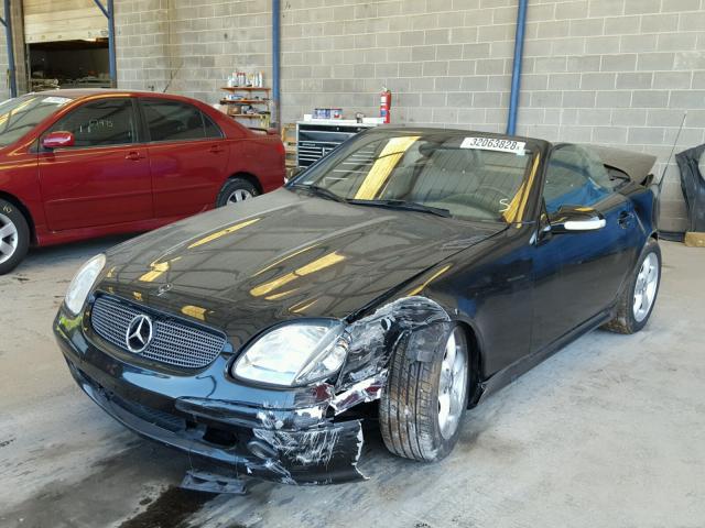 WDBKK65FX2F251285 - 2002 MERCEDES-BENZ SLK 320 BLACK photo 2