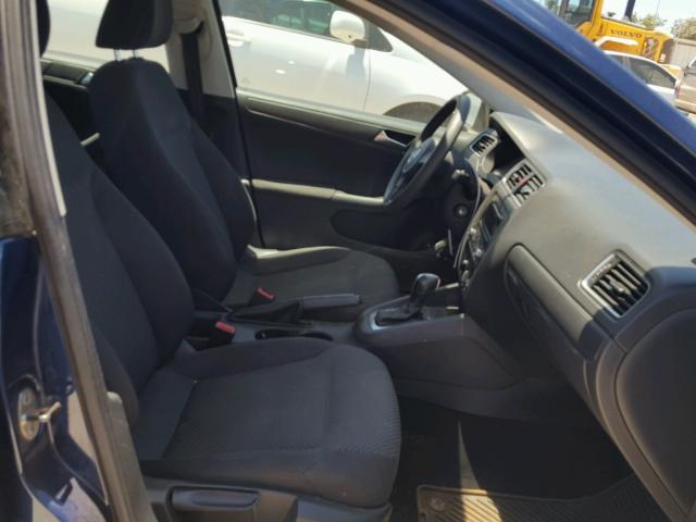 3VW2K7AJ3CM398385 - 2012 VOLKSWAGEN JETTA BASE 蓝色 照片 5