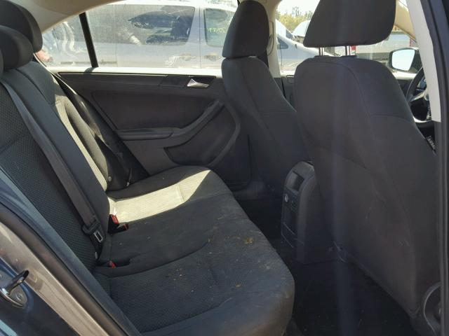 3VW2K7AJ4DM263935 - 2013 VOLKSWAGEN JETTA BASE 灰色 照片 6