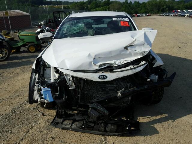 KNAGM4A77F5614445 - 2015 KIA OPTIMA LX WHITE photo 9