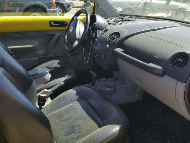 3VWCP21C82M442941 - 2002 VOLKSWAGEN NEW BEETLE 黄色 照片 5