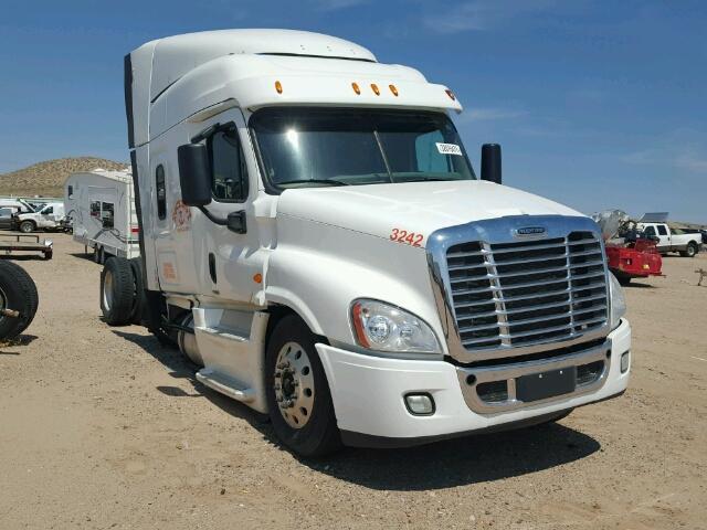 3AKJGLD57FSGB1640 - 2015 FREIGHTLINER CASCADIA 1 WHITE photo 1