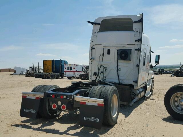 3AKJGLD57FSGB1640 - 2015 FREIGHTLINER CASCADIA 1 WHITE photo 4