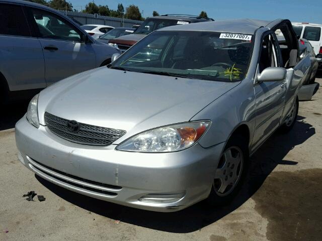 4T1BF30K72U507205 - 2002 TOYOTA CAMRY LE SILVER photo 2