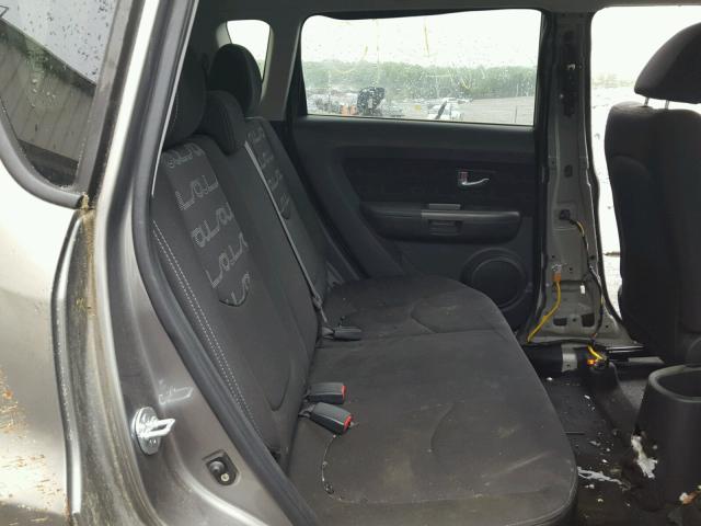 KNDJT2A60D7602212 - 2013 KIA SOUL + GRAY photo 6