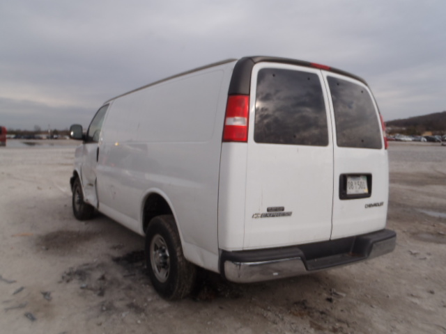 1GCGG25U361231110 - 2006 CHEVROLET EXPRESS G2 WHITE photo 3