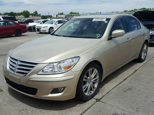 KMHGC46F79U048928 - 2009 HYUNDAI GENESIS 4. GOLD photo 2