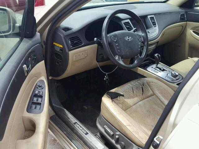 KMHGC46F79U048928 - 2009 HYUNDAI GENESIS 4. GOLD photo 9