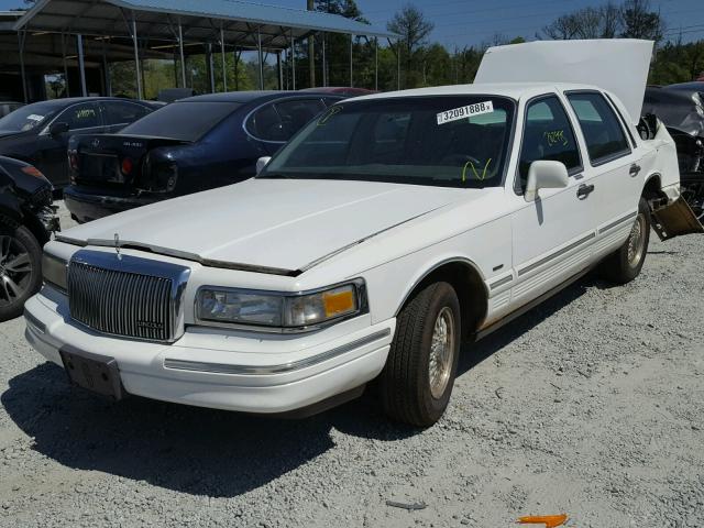 1LNLM82W4TY686384 - 1996 LINCOLN TOWN CAR S WHITE photo 2