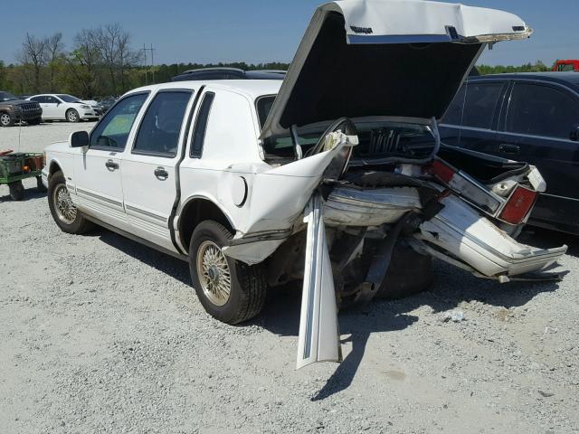 1LNLM82W4TY686384 - 1996 LINCOLN TOWN CAR S WHITE photo 3