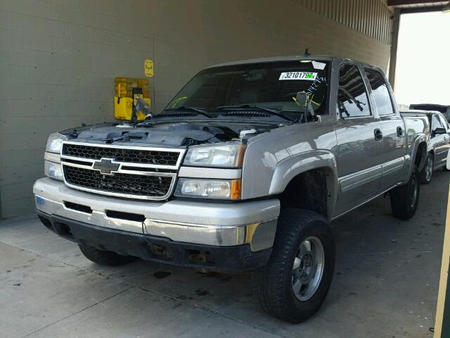 2GCEK13T961251916 - 2006 CHEVROLET SILVERADO SILVER photo 2