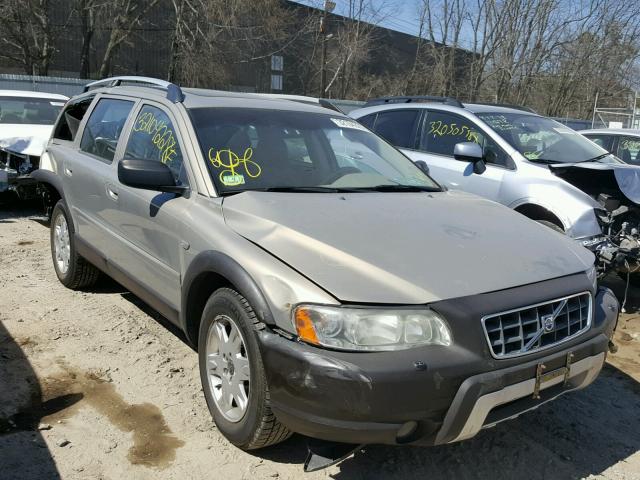 YV1SZ592951203027 - 2005 VOLVO XC70 GOLD photo 1