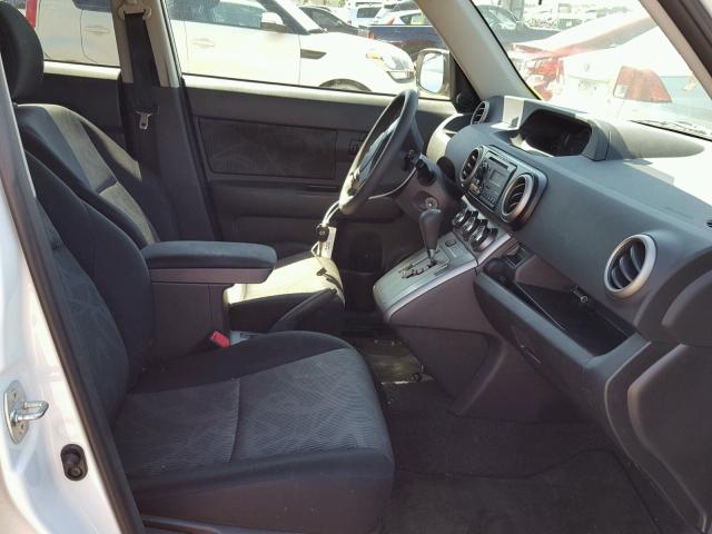 JTLZE4FE7DJ037487 - 2013 TOYOTA SCION XB WHITE photo 5