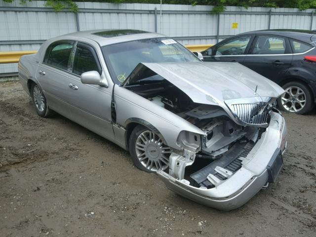 2LNHM82V68X640107 - 2008 LINCOLN TOWN CAR S SILVER photo 1