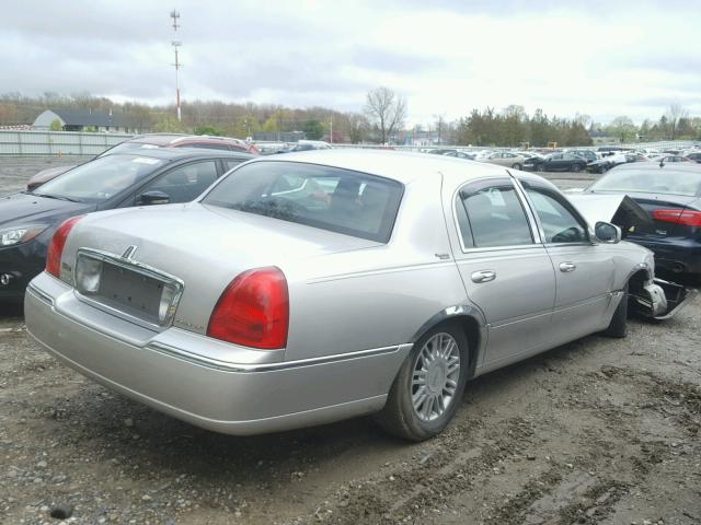 2LNHM82V68X640107 - 2008 LINCOLN TOWN CAR S SILVER photo 4