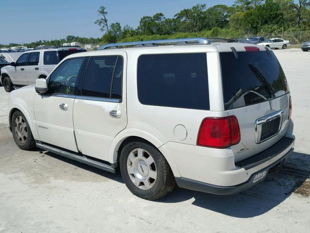 5LMFU275X6LJ15412 - 2006 LINCOLN NAVIGATOR თეთრი ფოტო 3