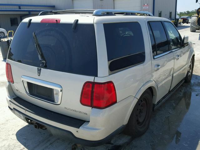 5LMFU275X6LJ15412 - 2006 LINCOLN NAVIGATOR თეთრი ფოტო 4