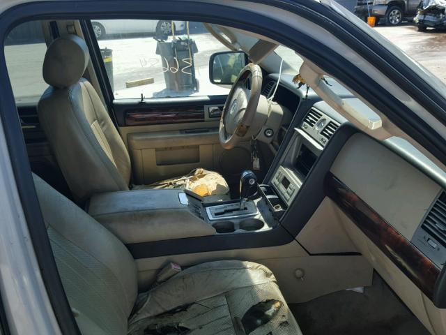 5LMFU275X6LJ15412 - 2006 LINCOLN NAVIGATOR თეთრი ფოტო 5