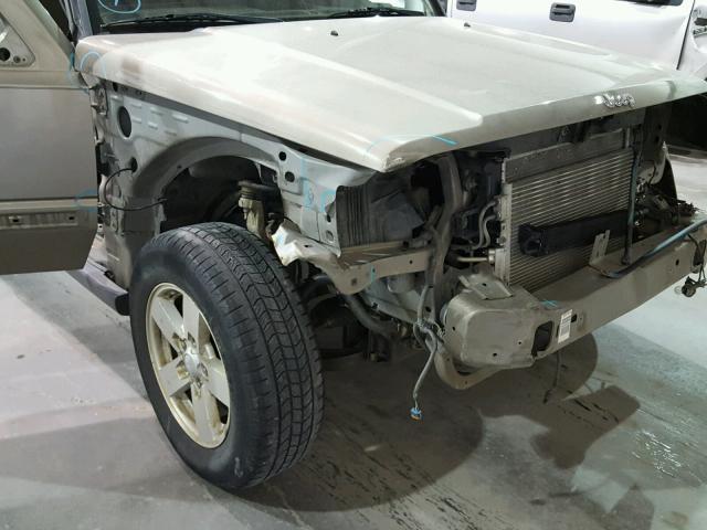 1J8HG48K06C173450 - 2006 JEEP COMMANDER GRAY photo 9