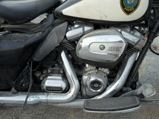 1HD1FMC13HB626607 - 2017 HARLEY-DAVIDSON FLHTP POLI 黑色 照片 9