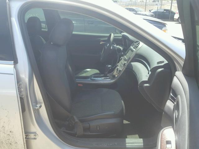 1G11D5SR1DF140782 - 2013 CHEVROLET MALIBU 1LT 银色 照片 5