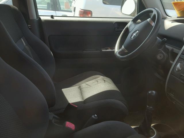 JTLKT334950213041 - 2005 TOYOTA SCION XB GRAY photo 5