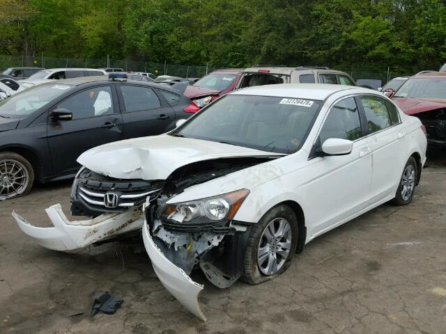 1HGCP2F4XCA160952 - 2012 HONDA ACCORD LXP WHITE photo 2