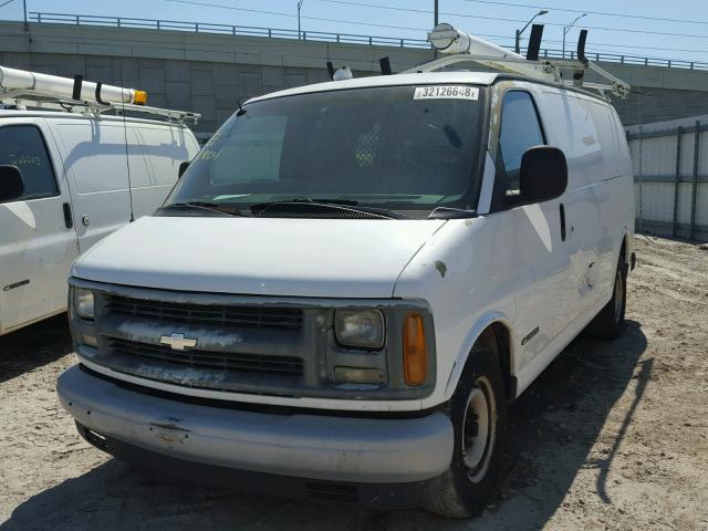 1GCFG25W1W1052612 - 1998 CHEVROLET EXPRESS G2 WHITE photo 2