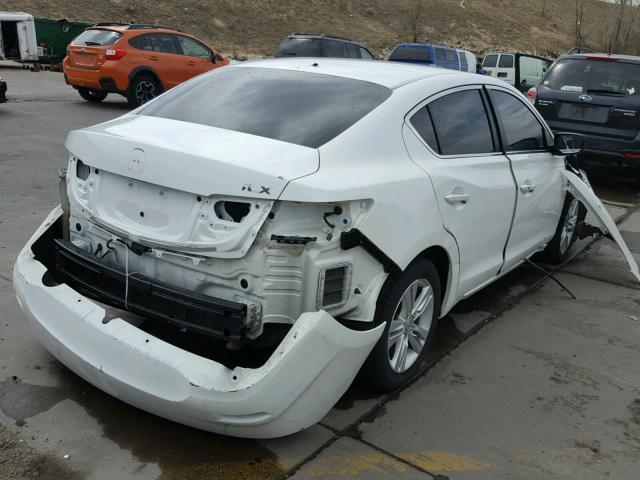 19VDE1F30DE018305 - 2013 ACURA ILX 20 WHITE photo 4