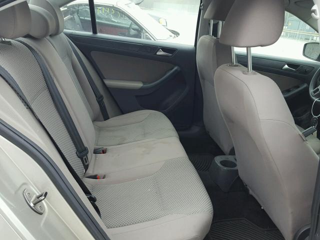 3VW2K7AJ1DM229323 - 2013 VOLKSWAGEN JETTA BASE 金色 照片 6