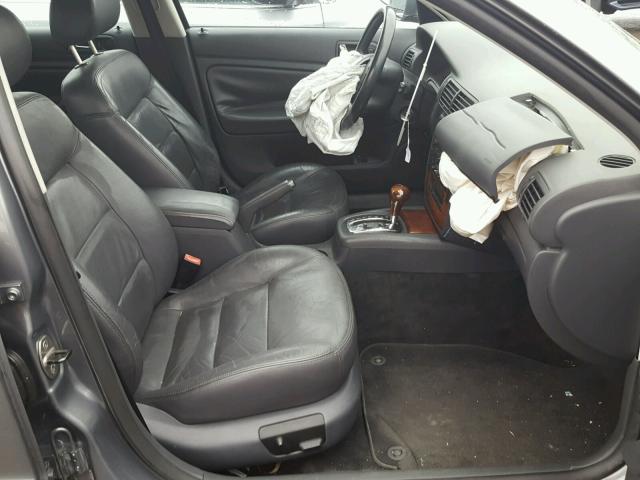 WVWYU63B05E124612 - 2005 VOLKSWAGEN PASSAT GLX 灰色 照片 5