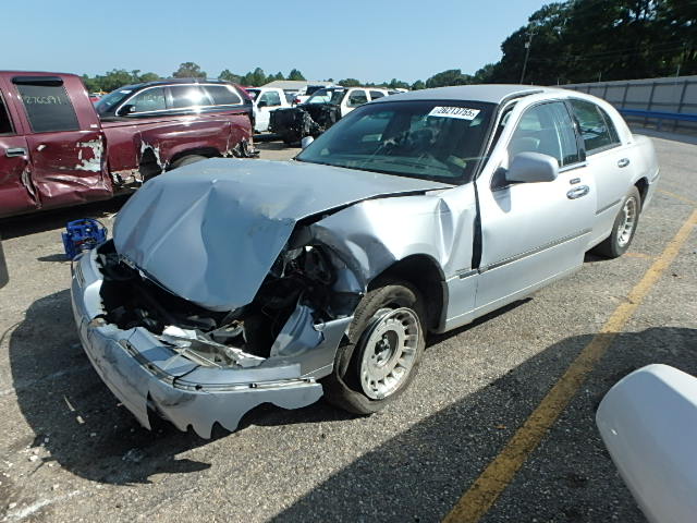 1LNHM81W81Y664781 - 2001 LINCOLN TOWN CAR E SILVER photo 2